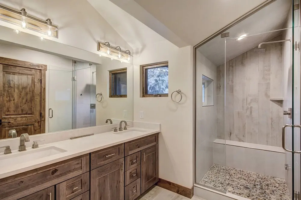 5th Ave #2 3br 3ba 3 Bedroom Townhouse