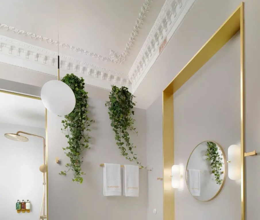 Monument Hotel