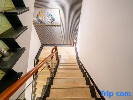 Shanghai Huahui Hotel themed apartment