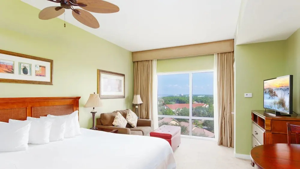 9th-floor Studio W/ Lagoon Pool Studio Bedroom Condo