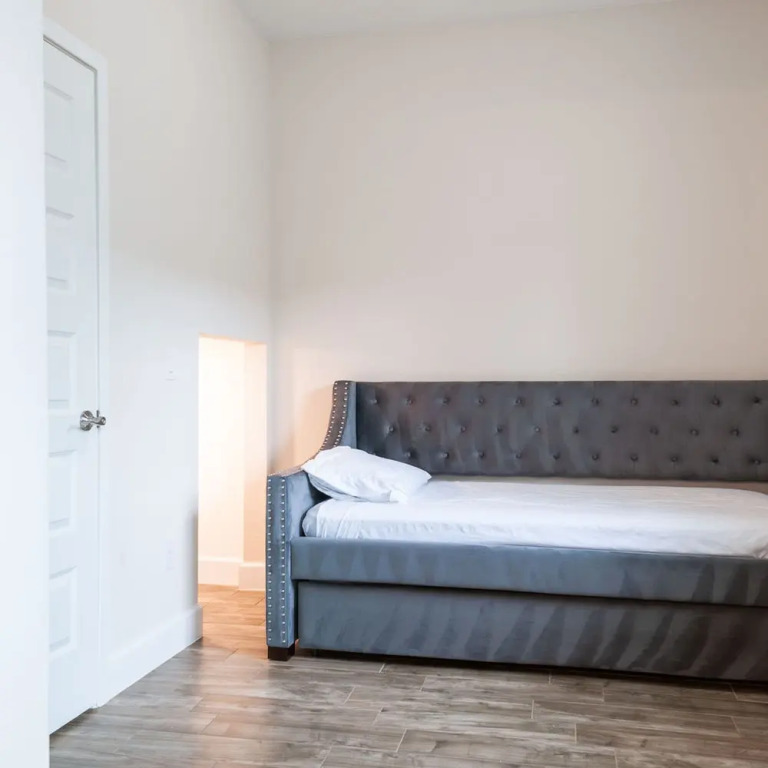 4449 Lovely 5BD For Your Family