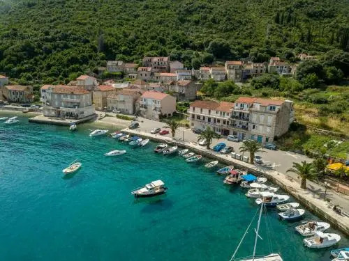 Divna Apartments and Rooms