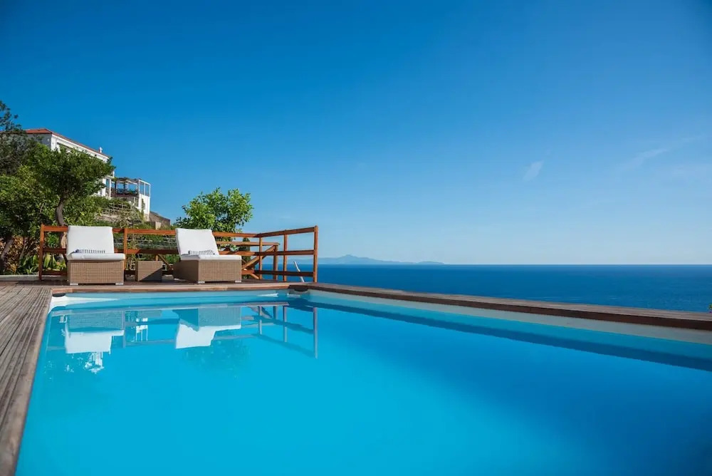 Luxury Villa Vittoria- Villa With Garden Swimming Pool and Jacuzzi Overlooking the sea