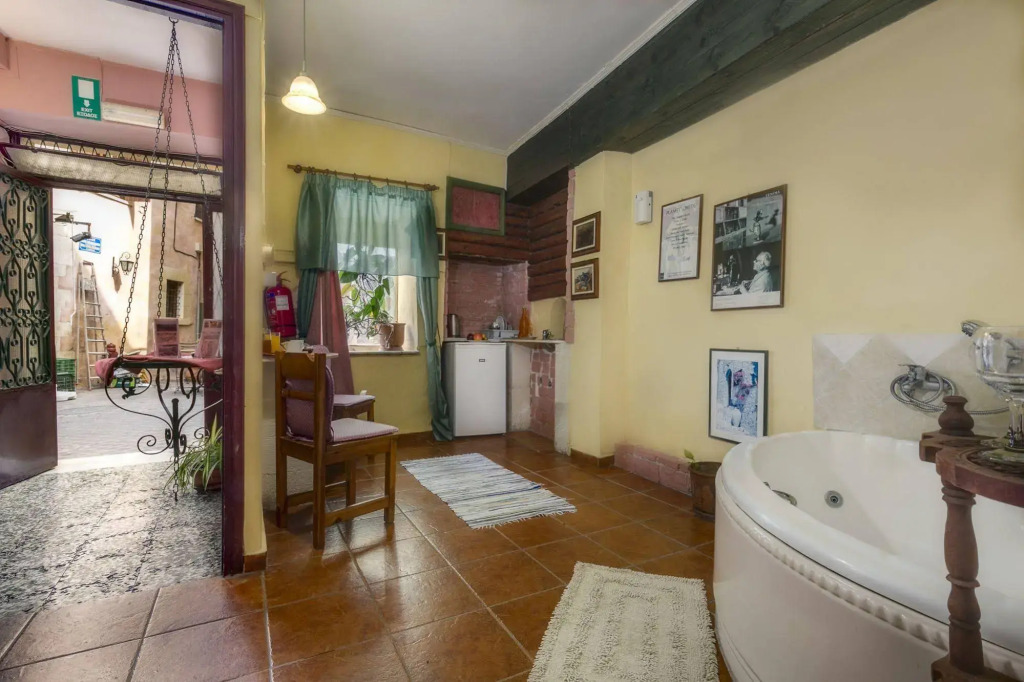 Ifigenia Rooms & Studios