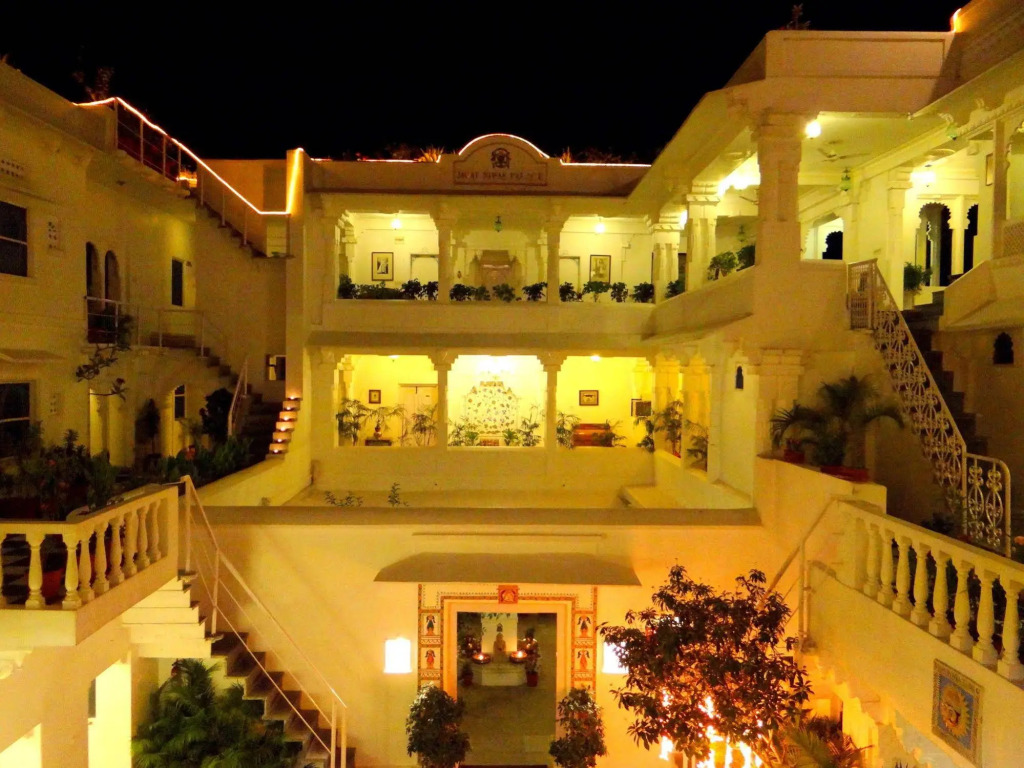 Jagat Niwas Palace