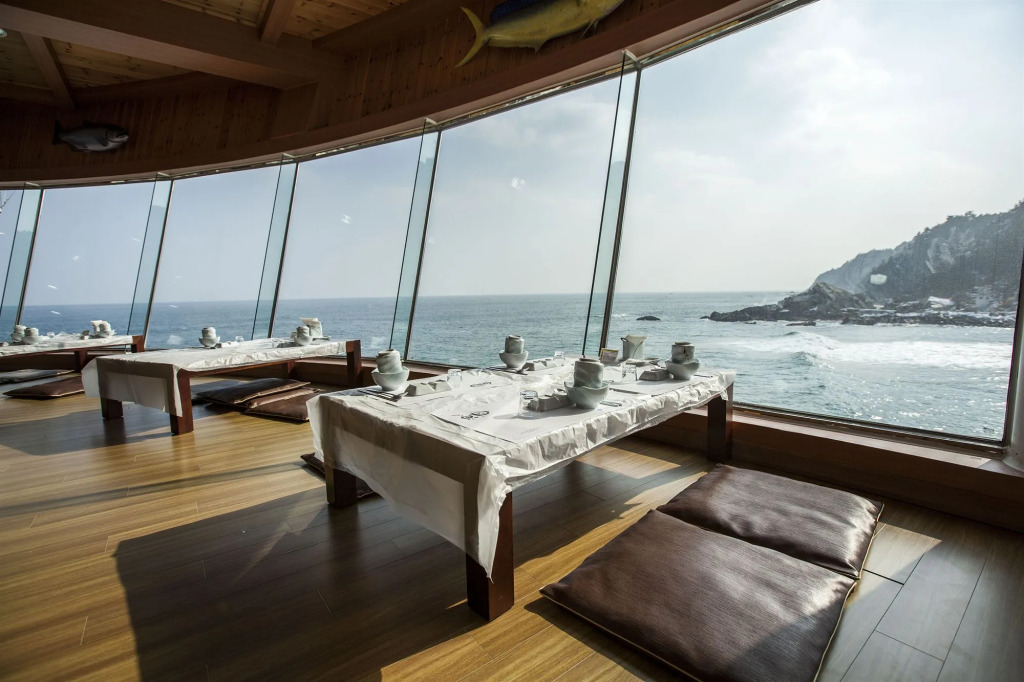 Sun Cruise Resort and Yacht