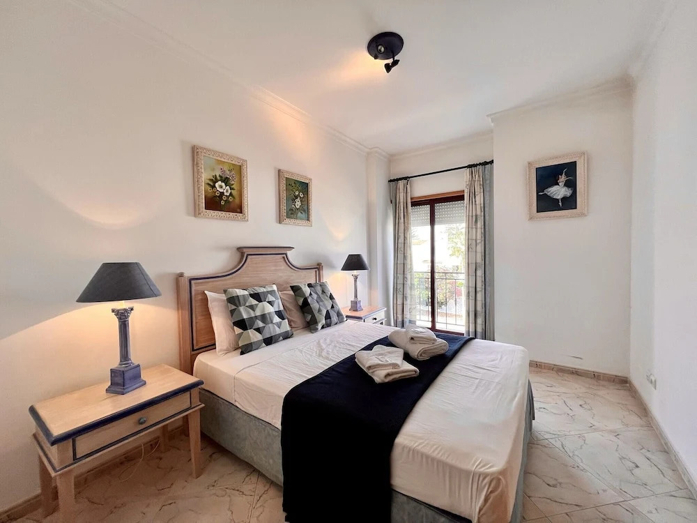 Quarteira Elegant With Pool by Homing