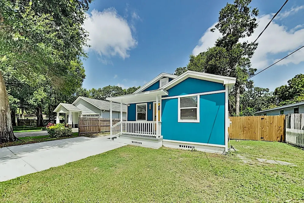 Lovely Old Seminole Heights With Grill & Deck 3 Bedroom Home