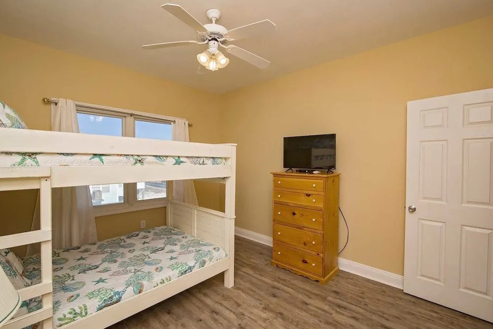 Sand Crab East Beach House 4 Bedrooms 3.5 Bathrooms Home