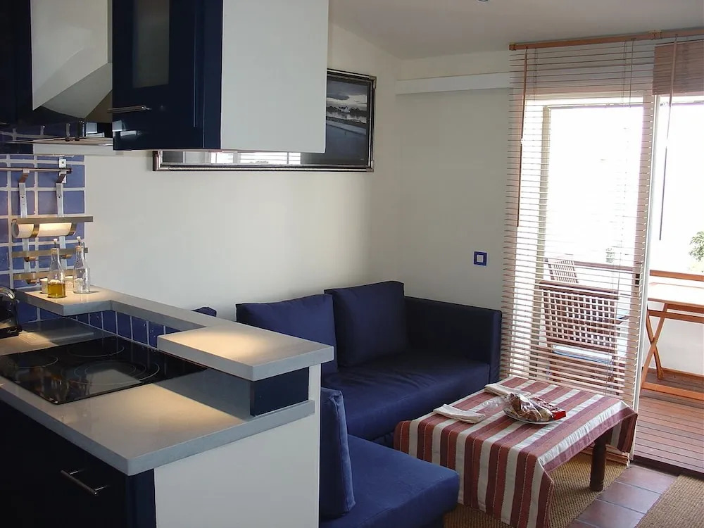 Apartment With Great Sea View and Community Swimming Pool and Private Parking01