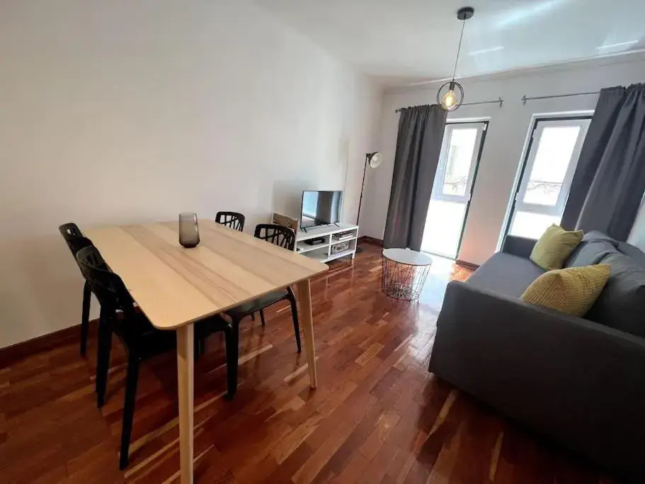 Heart of Lisbon- Free Private Parking & AC