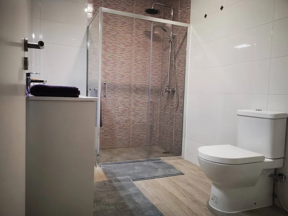 "room in Guest Room - Luxury Stay For 4 - Caparica Posthel"