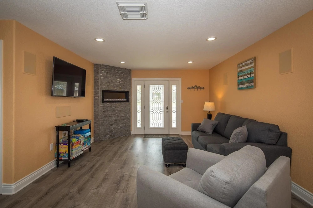 LEDGEROCK POINTE - 3 Br Home
