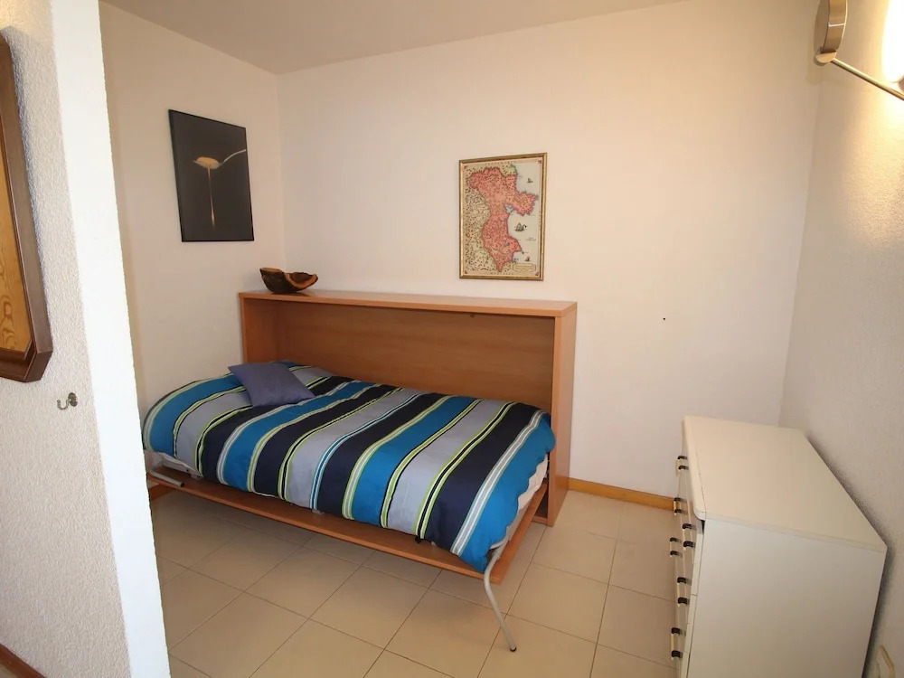 Bright Apartment With Lift and View of the Harbor and the sea for 3 People