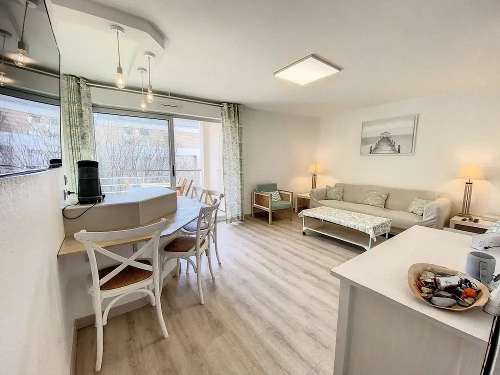 Terrace Apartment Near the Beach
