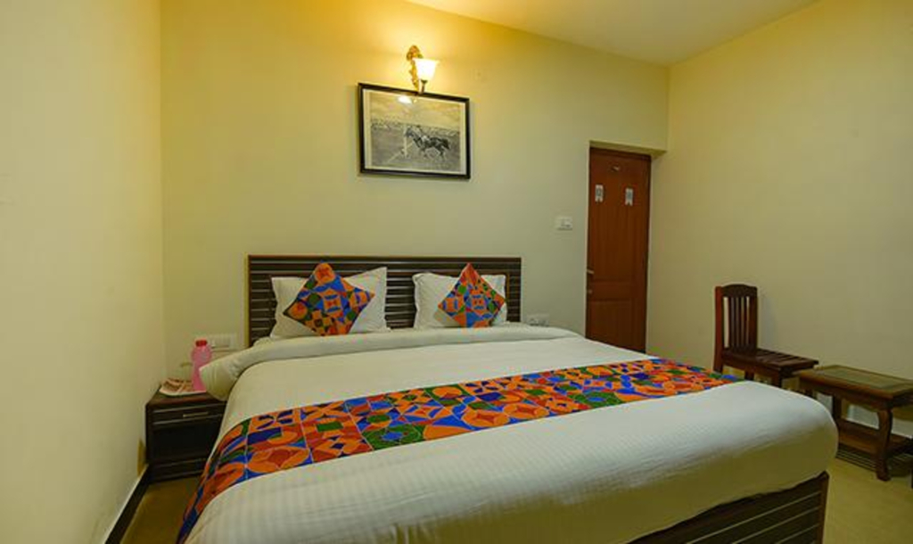 FabHotel Greenwood Stays