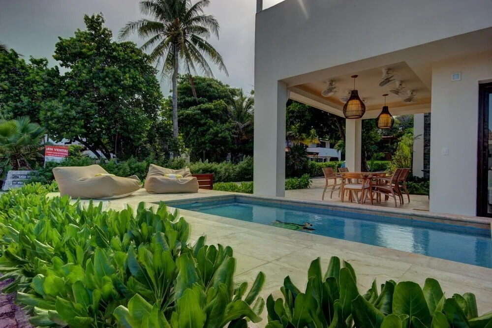 Wonderful 6 Bedroom villa 5 steps to the Best Beach in Playacar