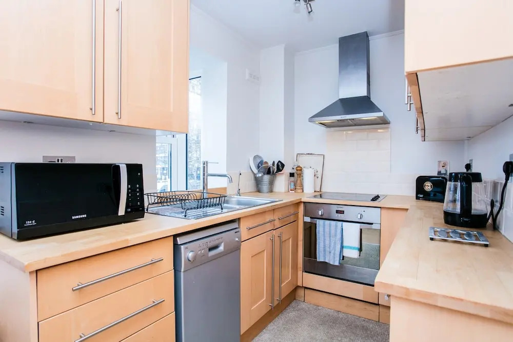 3 Bedroom House in Battersea Accommodates 5