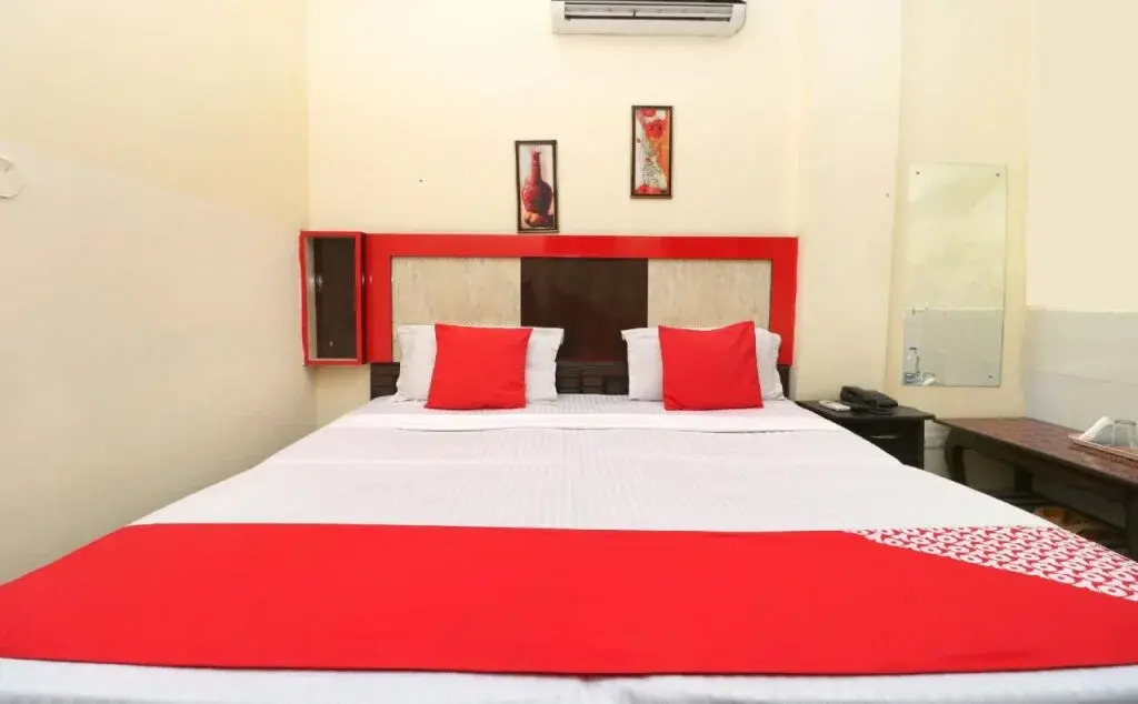 Hotel Lions Den By OYO Rooms