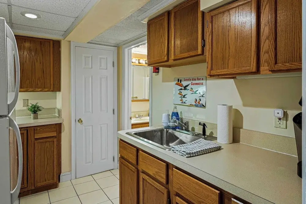 Frolic on Fern by Avantstay Enclosed Deck w/ Forest Views, Bar