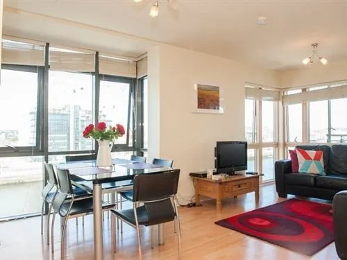 Sunny Apartment off Grand Canal Square Dublin 2