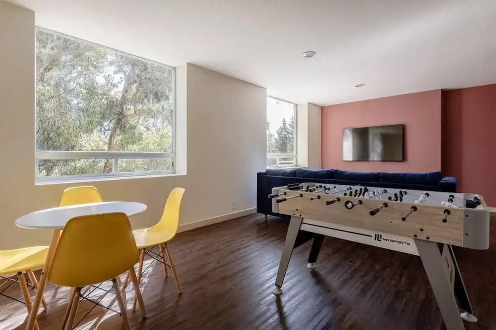 Modern Apartment With Coworking GYM and Garden