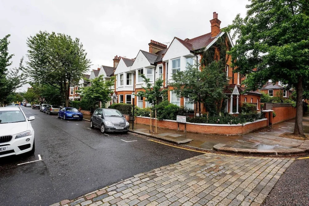 Deluxe In Notting Hill