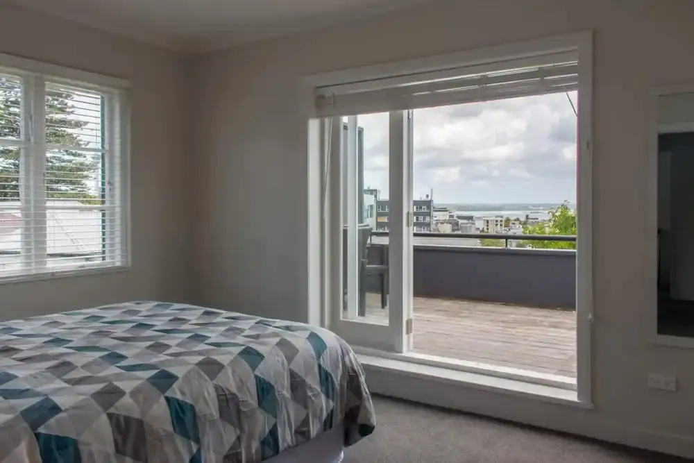 Freshly Renovated 2 Bedroom Apartment With Terrace