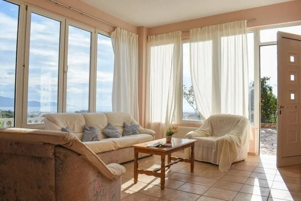 Spacious Villa With Amazing Sea & Mountain View