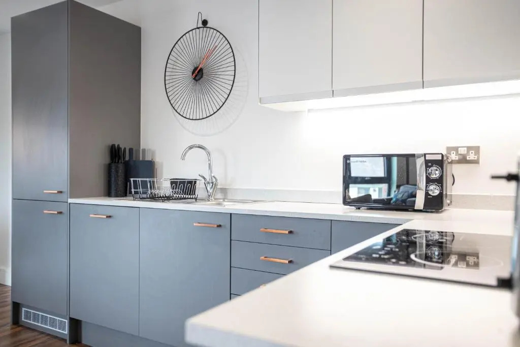 Luxe 3BR Great Central Apartment City View Near Sheffield
