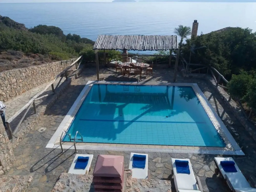 Beautiful 3-bed Sea Front Villa in Agios Nikolaos