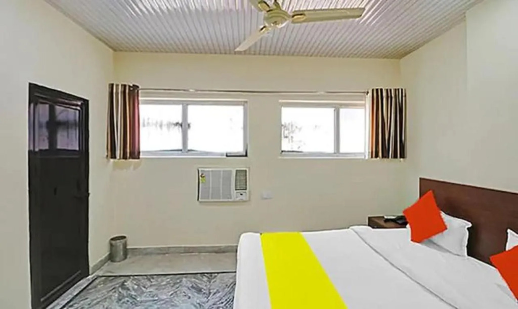 OYO 82149 Hotel Karma Palace