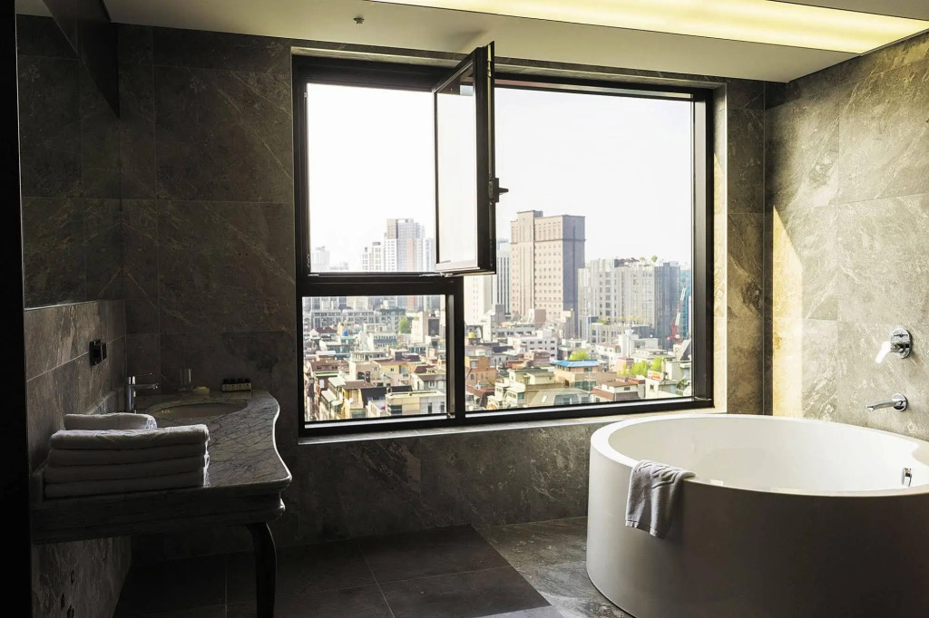 Richwell Hotel
