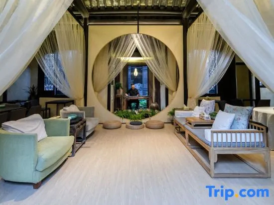 Yueshang Zen Space Homestay (Jinxi Ancient Town)