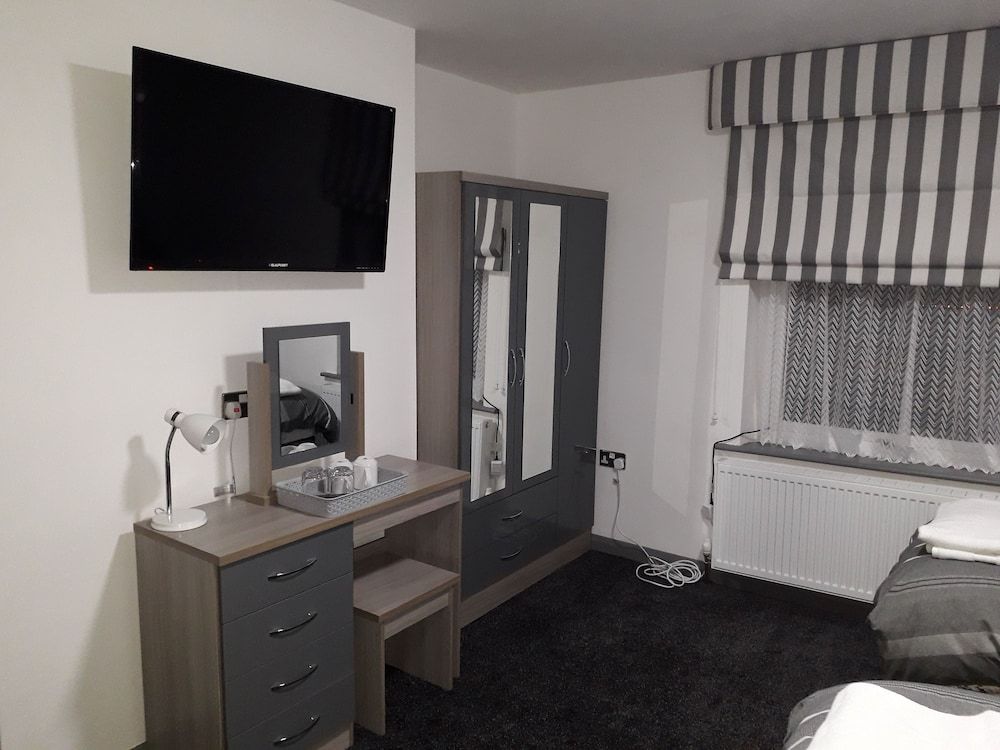 THE NEW Accommodation FREE complimentary breakfast and parking
