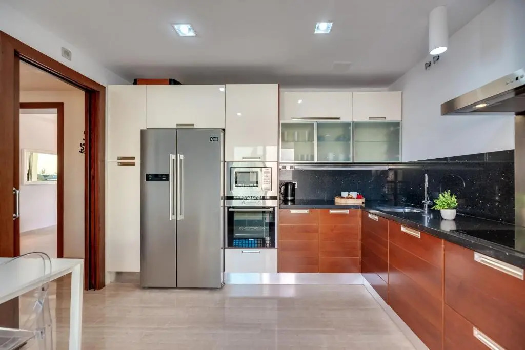 300 SQM Penthouse · Private Swimming pool · BBQ · WiFi