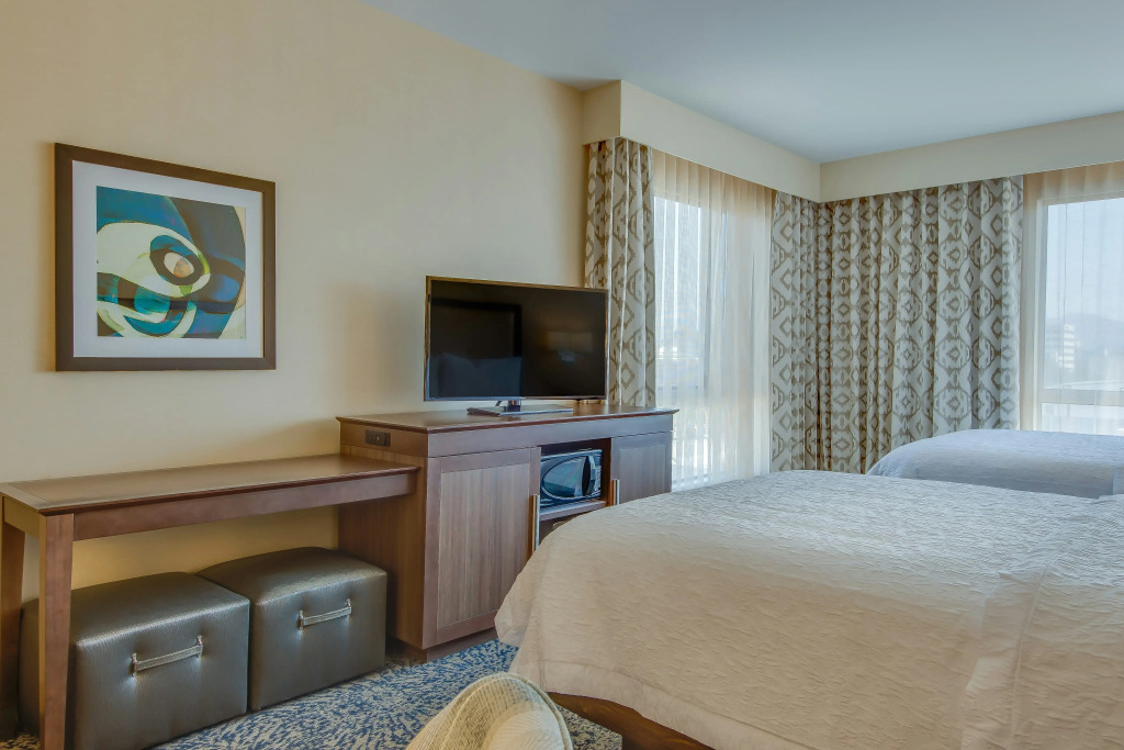 Hampton Inn & Suites Los Angeles - Glendale