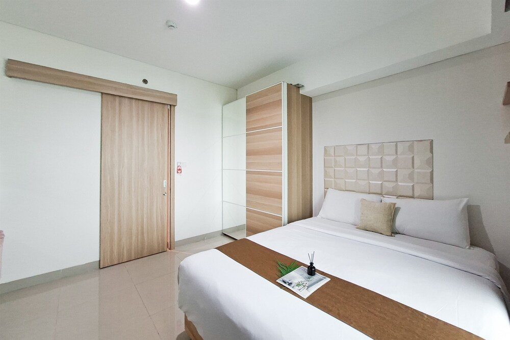 Comfortable 1Br Without Living Room At Apartment Bintaro Embarcadero