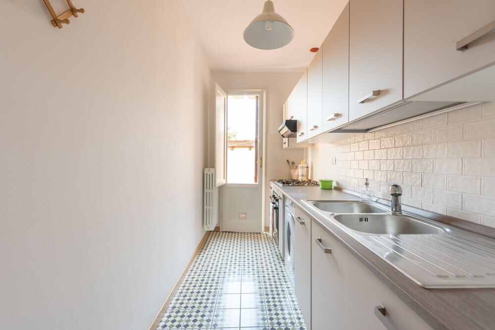 Pitti Cozy Apartment With Terrace