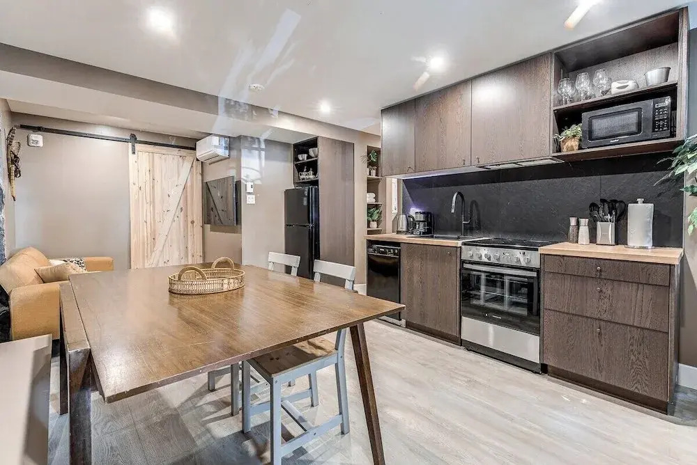 Beautiful Vieux Quebec 2 Bed Apt