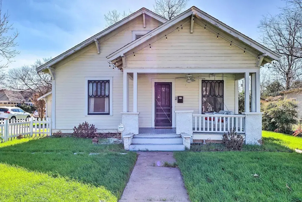 Georgetown Vacation Rental Close to Town Square