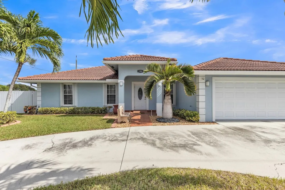 Gorgeous Lake Worth Beach House 4 Bedroom Home by RedAwning