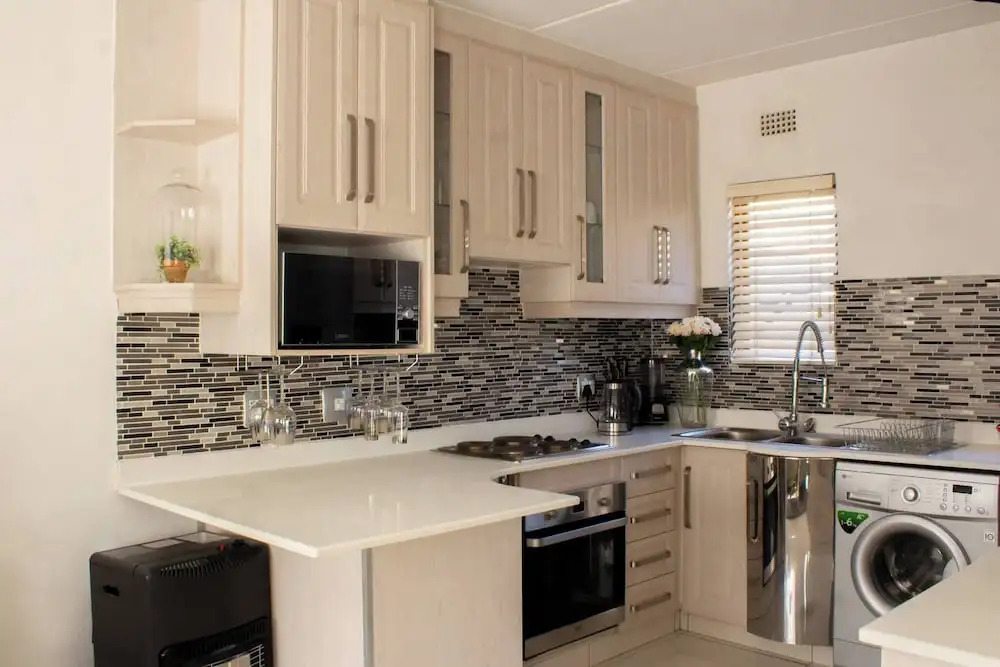 Beautiful 2 Bedroom Apartment Near Monte Casino