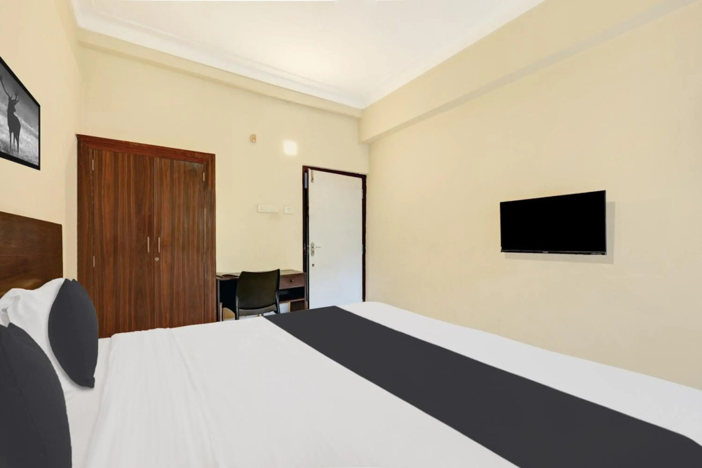 Flagship 75069 Opp Amulya Hospital