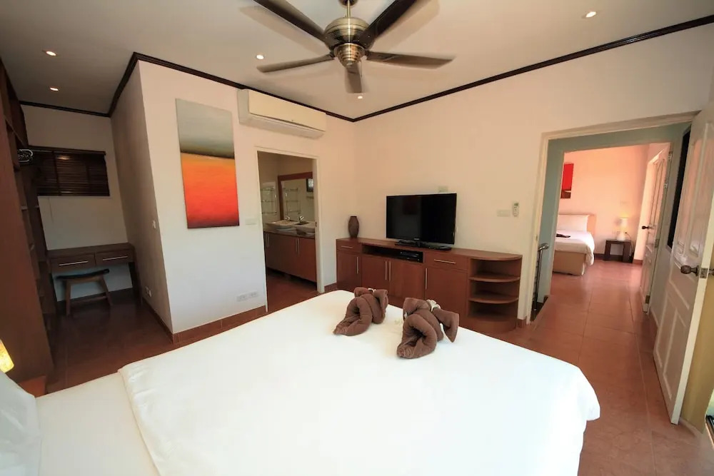 Beachfront Resort 2-bedroom Villa Palm Only 40 Meters to Beach