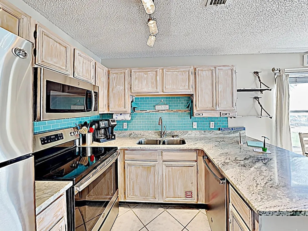Steps To Beach! Chic Gulf-view Corner Unit W/ Pool 1 Bedroom Condo