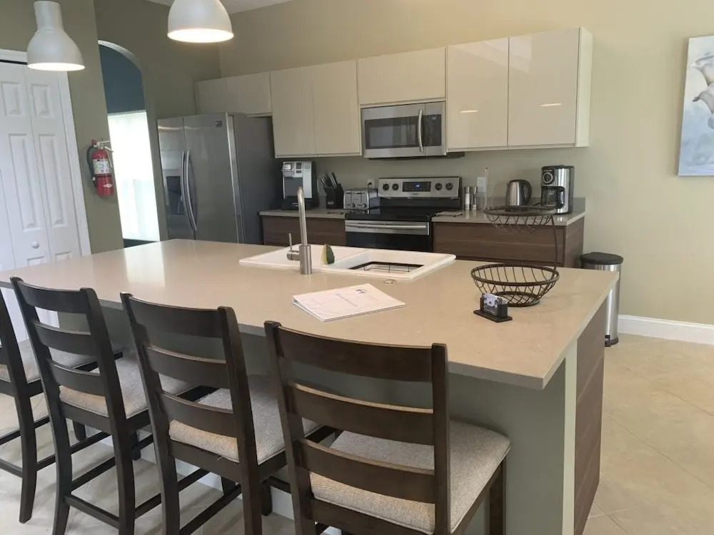 Spacious 5br, 3.5ba W/ 2 Living Areas 5 Bedroom Villa