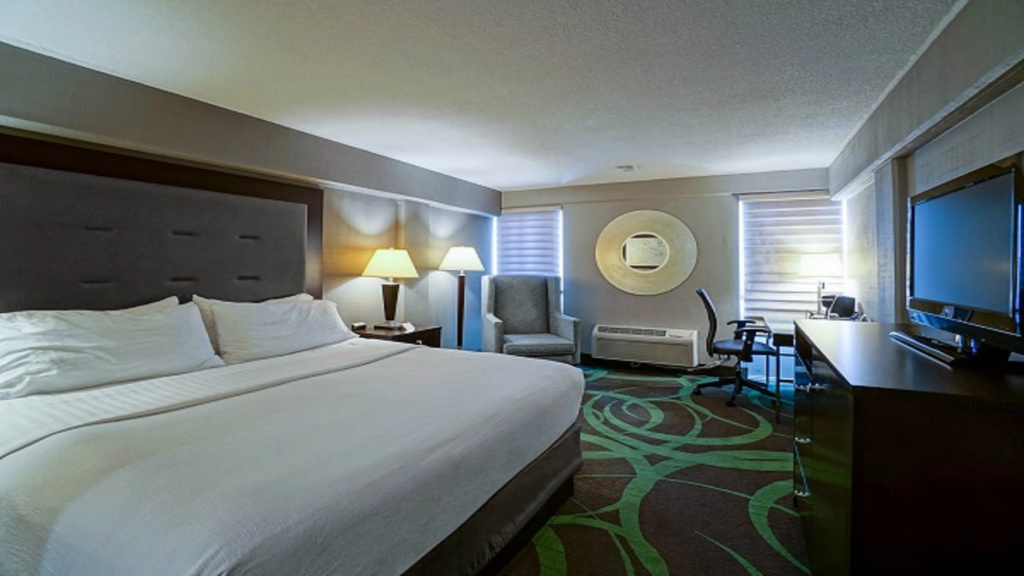 Holiday Inn At the Campus by IHG