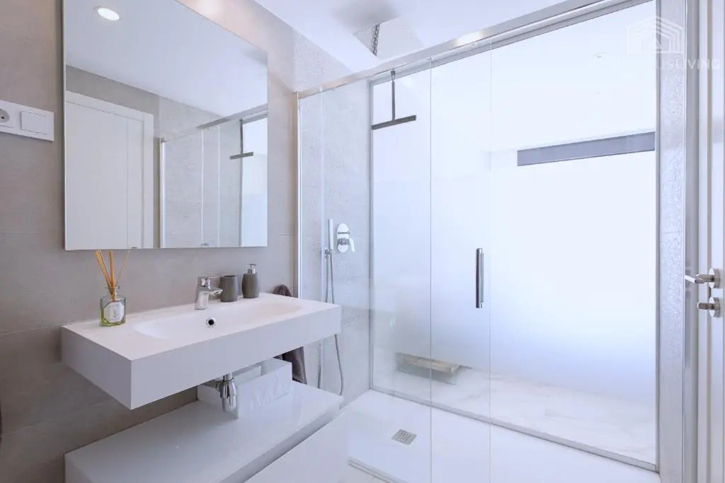 Contemporary apartment 8 min to Puerto Banus