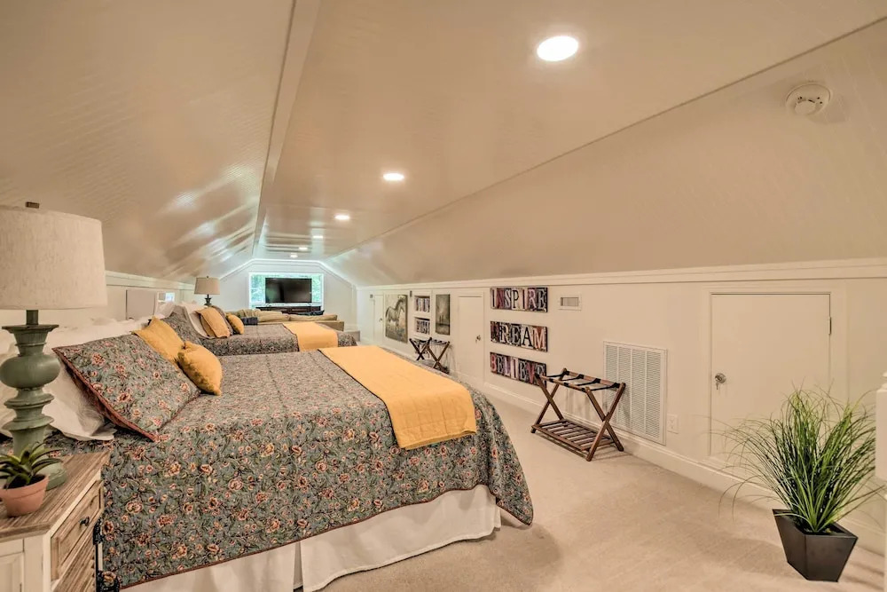 Butterfly Creek Columbus Estate on 3 Acres!